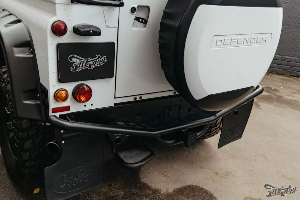 Привели в порядок Land Rover Defender! Заново окрасили элементы, очистили кузов, восстановили световое оборудование и построили новую акустическую систему
